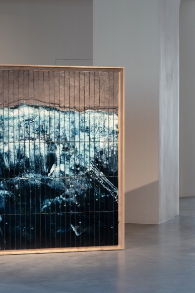 Image of Azulejos panels by Noe Mis in a room with details of ceramic and blue tiles.