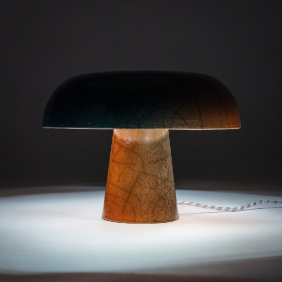 Illuminated lamp with ombre raku glaze