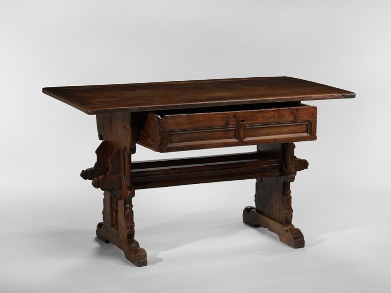 picture of medieval table in a gray room