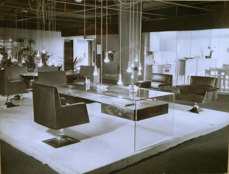 p.p1 {margin: 0.0px 0.0px 0.0px 0.0px; font: 14.0px Calibri; -webkit-text-stroke: #000000}