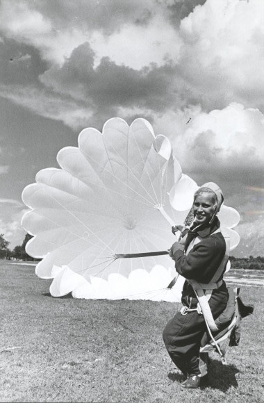Muza Malinovskaya, One of the First Women Parachuters, 1937