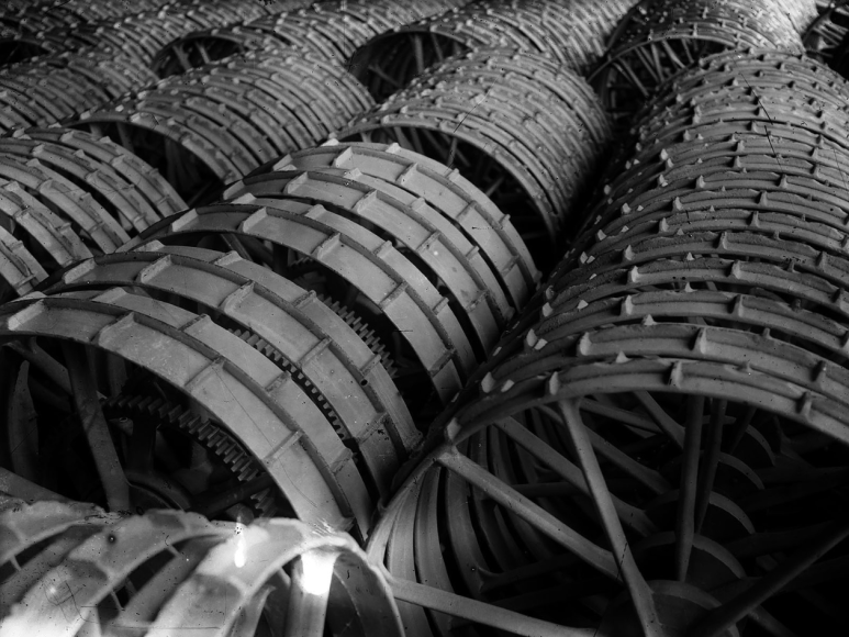 Boris Ignatovich, Wheels for Reaping Machine, 1929