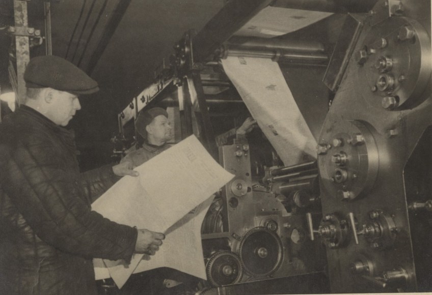 Dawn is near. From the printing shop the fresh newspapers will go to the dispatch department and then be delivered to the numerous booths throughout the city