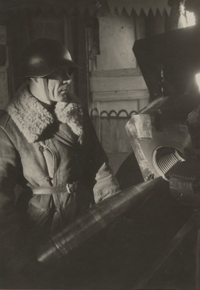 Guards gunner loading a shell