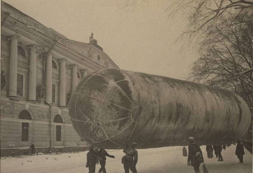 Carrying a gas-bag for barrage balloons