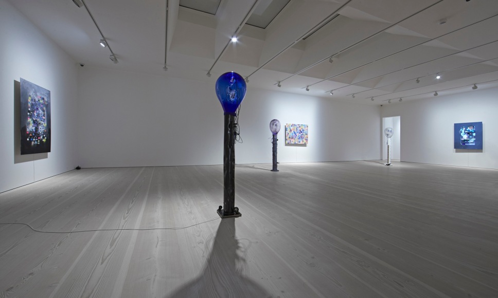 Tony Oursler, b0t / flOw - ch@rt, 2017
