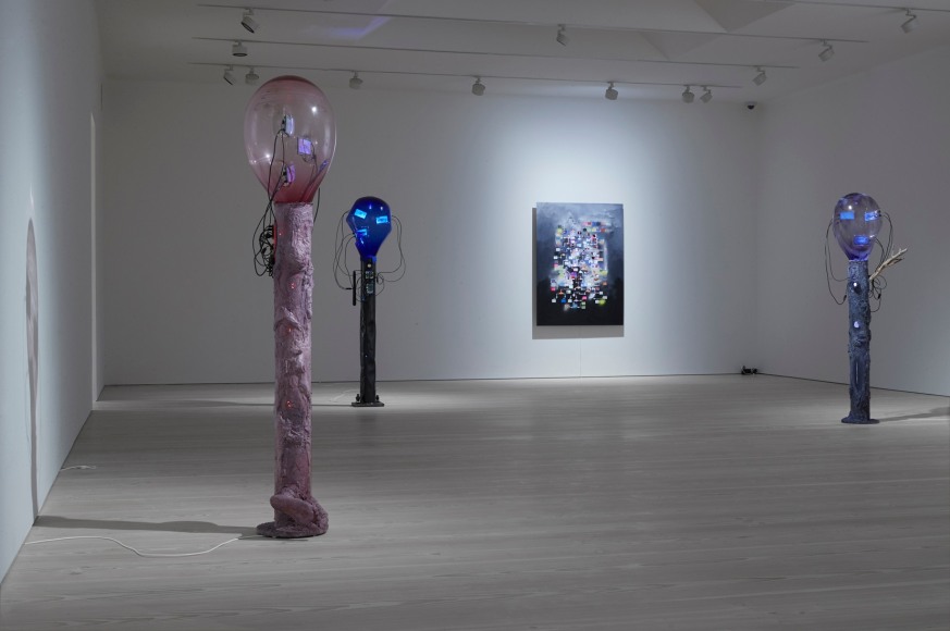 Tony Oursler, b0t / flOw - ch@rt, 2017