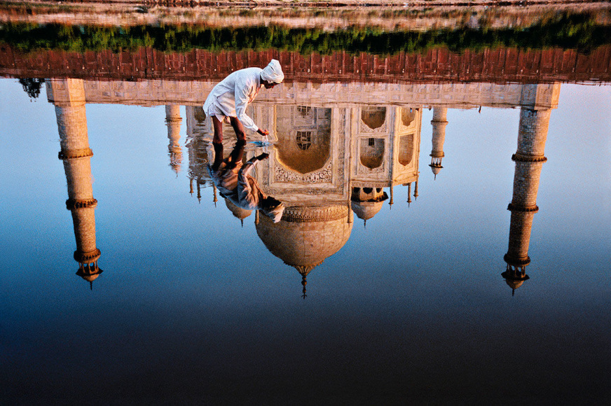 Steve McCurry, Reflection of the Taj Mahal, Agra, Uttar Pradesh, India, 1991, ultrachrome print, 101.6 x 152.4 cm (40 x 60 inches)
