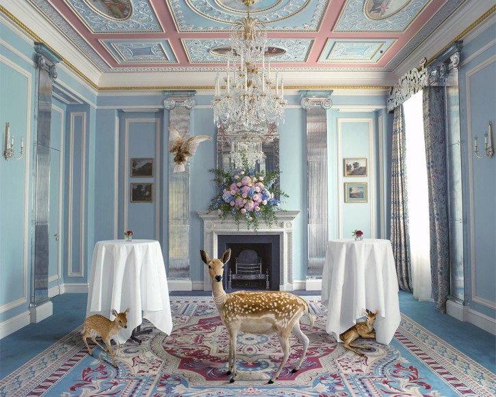 Karen Knorr, The Wedding Guests, Belgravia Room, 2015, colour pigment print on Hahnemühle Fine Art Pearl Paper, 122 x 152 cm (48 x 60 inches)
