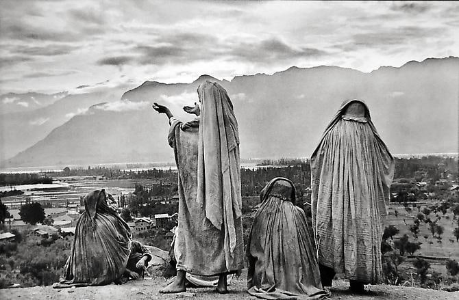 Henri Cartier-Bresson, Srinagar, Kashmir,1948, gelatin silver print, 16 x 20 inches. &copy; The Estate of Henri Cartier-Bresson / Magnum Photos