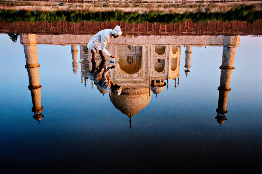 Steve McCurry, Reflection of the Taj Mahal, Agra, Uttar Pradesh, India, 1999