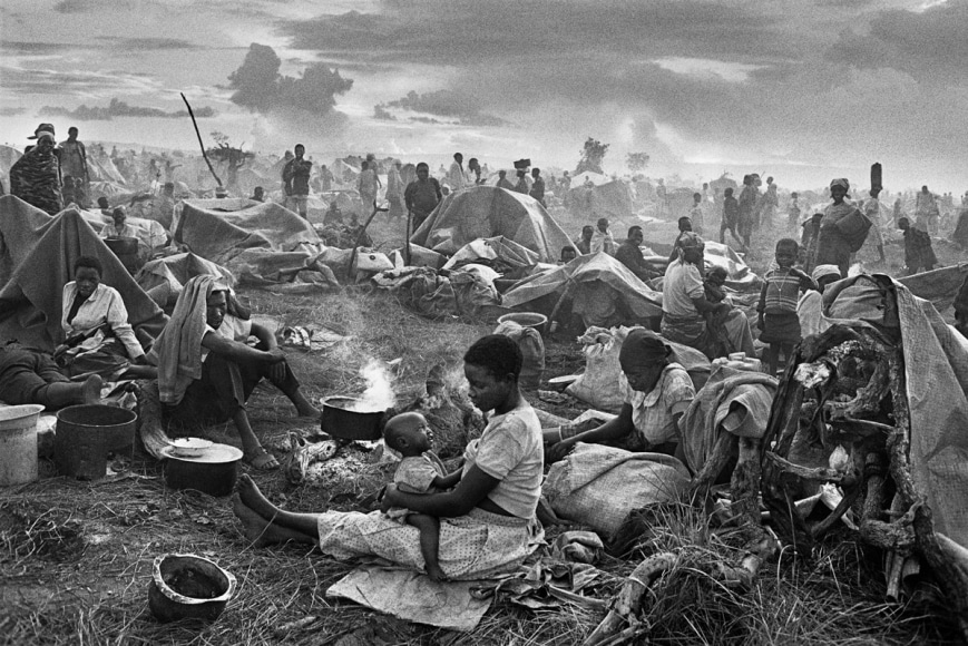 Sebasti&atilde;o Salgado, Rwandan refugee camp of Benako, Tanzania, 1994, gelatin silver print