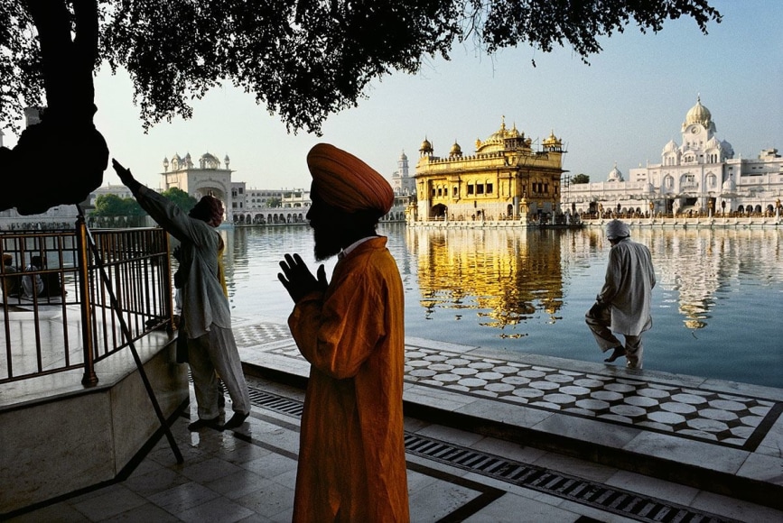 Steve McCurry, Sikh devotee prays at the Golden Temple, Amritsar, Punjab, India, 1996