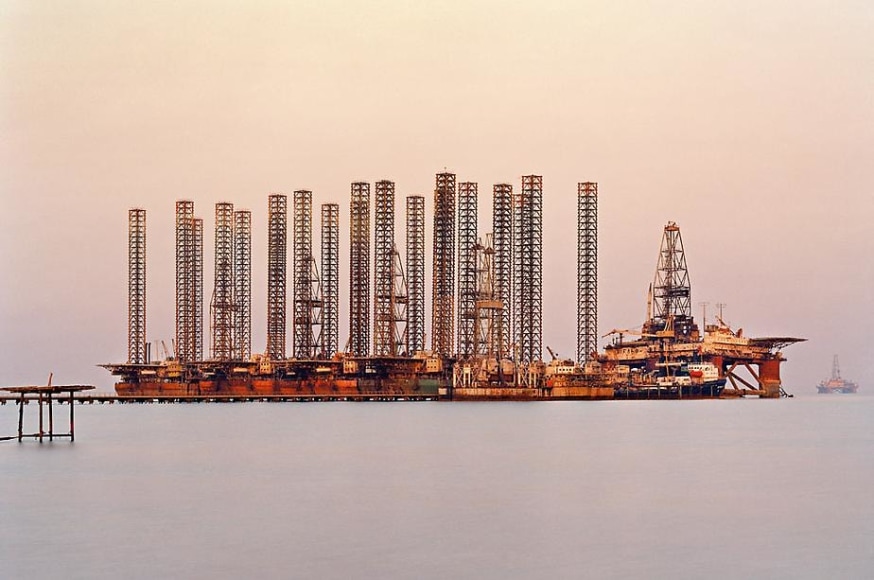 Edward Burtynsky  Oil Fields #27, Bakersfield, California (2004