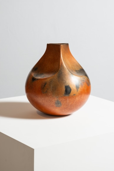 Lonnie Vigil, Gourd Shaped Vessel with Triangular Opening, 2023, ceramic, 33 x 30.5 x 30.5 cm (13 x 12 x 12 inches)