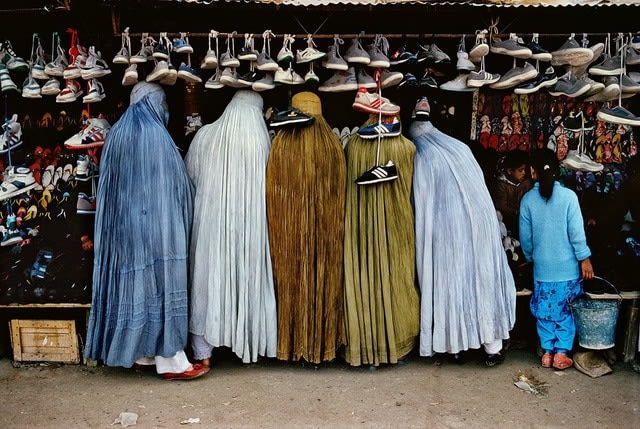 Steve McCurry, Women shoppers dressed in the traditional burqa stand in front of a shoe shop in Kabul, Afghanistan, 1992, ultrachrome print