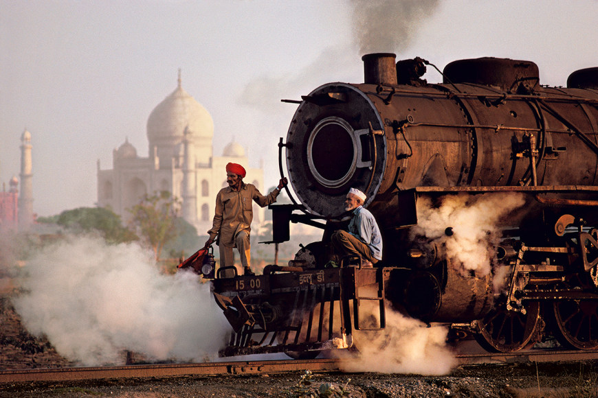 Steve McCurry, Taj and Train, India, 1983