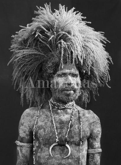 Sebasti&atilde;o Salgado. Performer of the singsing festival of Mount Hagen. Western Highlands Province. Papua New Guinea 2008. Gelatin silver print. 60x90cm.