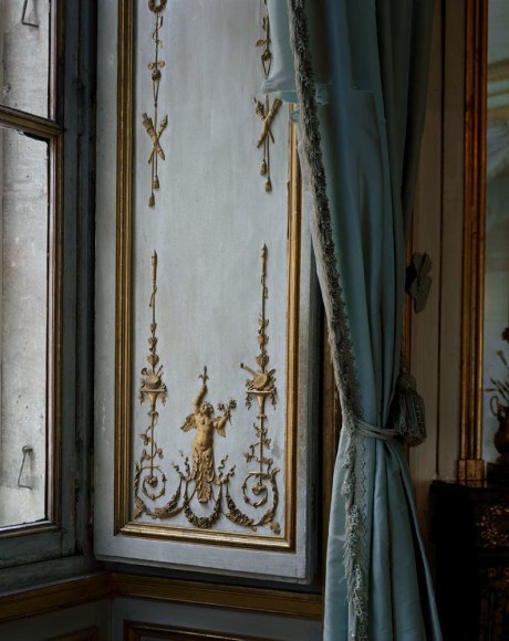 Robert Polidori, Boiserie and curtain, Cabinet de la M&eacute;ridienne, CCE.02.027, Corps Central - 1 er etage, Ch&acirc;teau de Versailles, France, 2007, archival pigment inkjet print