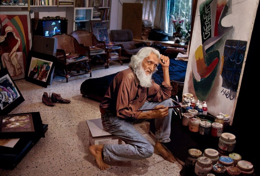 Steve McCurry, The late painter Maqbool Fida Husain, in his studio, Mumbai, India, 1993