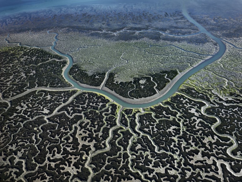 Edward Burtynsky, Bay of C&aacute;diz, Spain, 2013, chromogenic color print, 121.9 x 162.6 cm (48 x 64 inches)