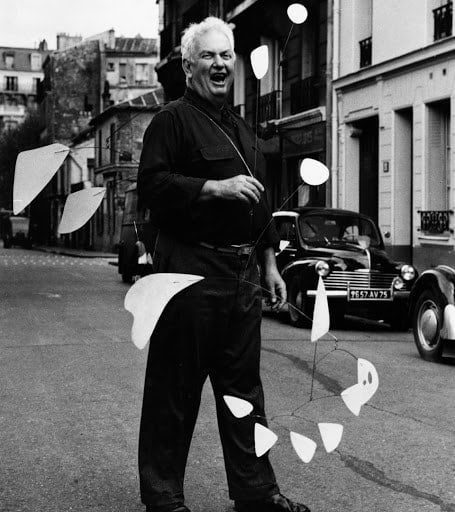 Agnès Varda, Calder with 21 feuilles blanches (1953), Paris, 1954 © 2015 Calder Foundation, New York / DACS, London