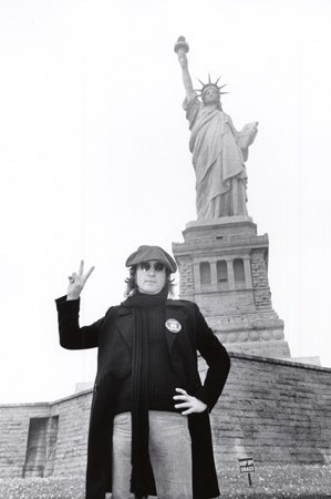 The Picture | The Story - Bob Gruen: John Lennon, Statue of Liberty ...