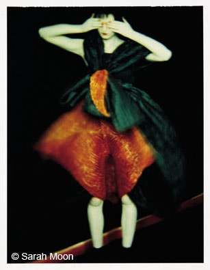 Theresa Stewart pour "Issey Miyake", 1995, 29-1/8 x 22-1/2 Color Carbon Photograph, Ed. 15