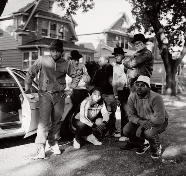Janette Beckman, Run DMC and posse, Hollis, Queens, 1984