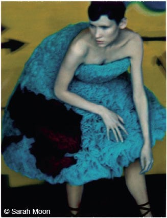 Sveta pour Hussein Chalayan, 2000, 29-1/8 x 22-1/2 Color Carbon Photograph, Ed. 15