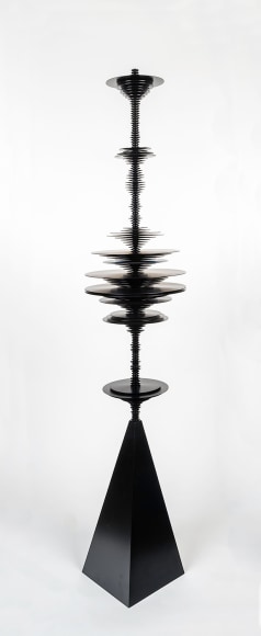 ELIZABETH TURK (b. 1961), &quot;Gould&rsquo;s Emerald,&quot; 2020. Anodized aluminum, 79 x 16 x 16 in.