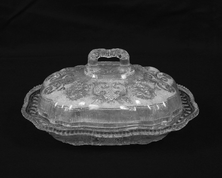 Clear &ldquo;Lacy&rdquo; &ldquo;Princess Feather&rdquo; Covered Vegetable Dish with Grape Border,&nbsp;about 1835&ndash;40

