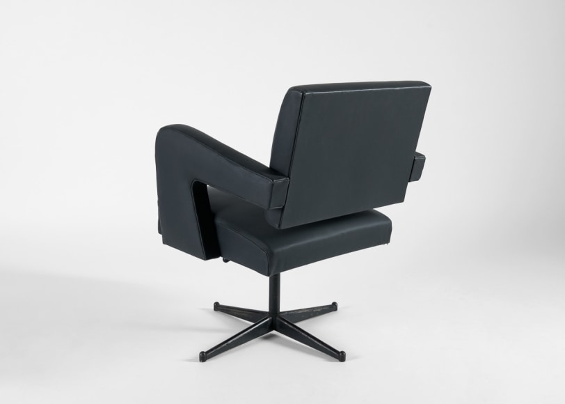 side chair adnet in the manner