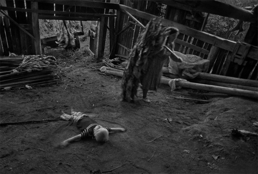 Rob Amberg, Juanita Shelton Hauling Tobaco into the Barn, Hopewell, Madison County, NC 1983, Archival Pigment Print, 13 x 20 in, Edition of 12, Photography