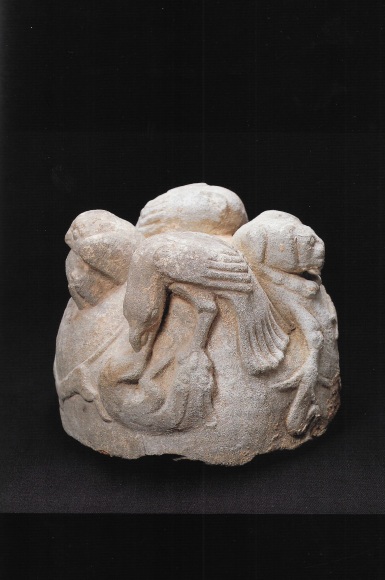 A Stone Stand 石插座