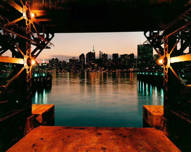 Len Jenshel, Gantry Plaza State Park, (Queens), 2002