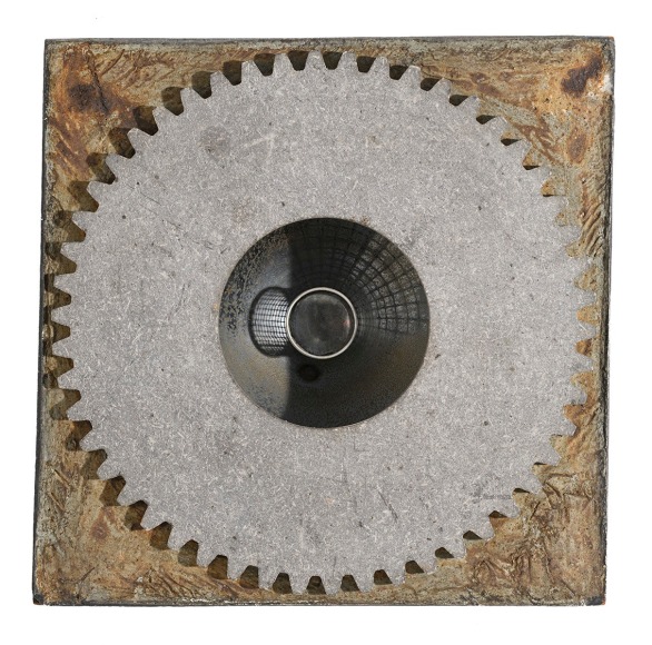 Elsa Gramcko, Paracelso [Paracelsus], 1969. Machinery gear and mixed media on masonite, 13 3/4 x 13 3/4 x 4 3/8 in.&nbsp;(35 x 35 x 11 cm.)