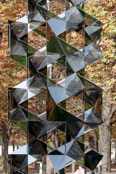 Francisco Sobrino, Untitled, 1971/2013. Ed. 2/3. Polished stainless steel, 600 cm. x 180 cm.