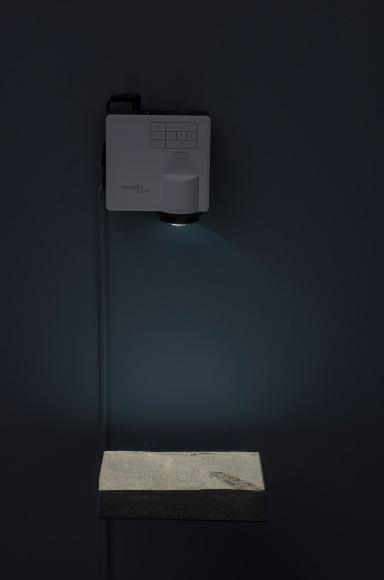 Oscar Mu&ntilde;oz, Hombre de Arena (Intentos), 2006. Single-channel video 4:3 installation / mini projection with sound, Video: 5:23 min loop.&nbsp;