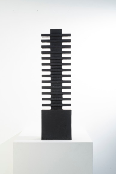 Elsa Gramcko, Sin t&iacute;tulo [Untitled], 1969. Painted Iron, 44 1/8 x 11 3/4 x 6 1/8 in.&nbsp;(112 x 30 x 15.5 cm.)