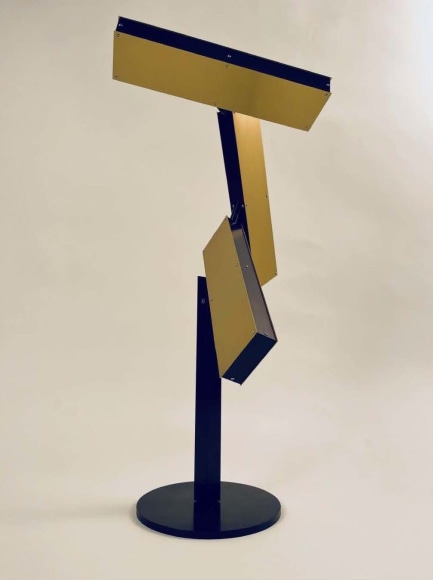 Pedro S. de Movell&aacute;n, ZEPHYR MAQUETTE, 2022.&nbsp;Black and gold anodized aluminum, stainless steel, brass, 20 1/2 x 23 in.&nbsp;