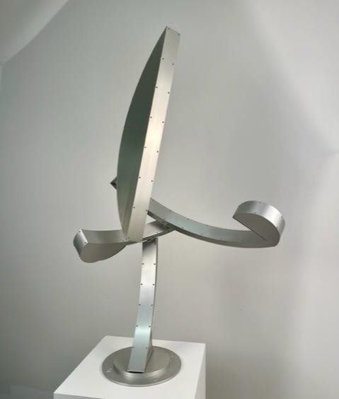 Pedro S. de Movell&aacute;n,&nbsp;SPHERE, 2023. Anodized brushed aluminum, brass, stainless steel,&nbsp;47 x 54 in. [Maximum Swing] (119.4 x 137.2 cm.)