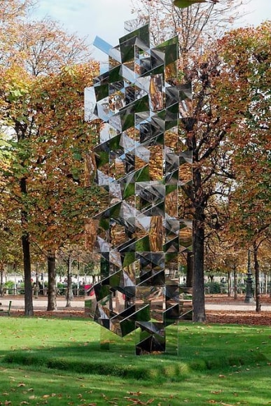 Francisco Sobrino, Untitled, 1971/2013. Ed. 2/3. Polished stainless steel, 600 cm. x 180 cm.
