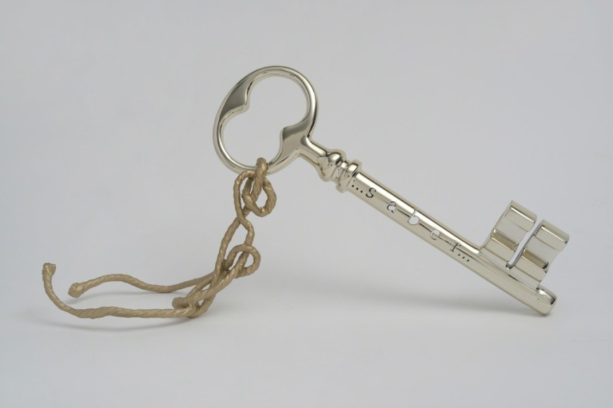 Marie Orensanz, Saber [Ed. 1/6], 2018. 3D Impresion, Polyamide sintering 12 finishing with Primer, Chrome plating with gloss varnish, rope gold crimp satin blade, gold paint., 10 5/8 x 20 7/16 x 1 1/8 in. (27 x 52 x 3 cm.)