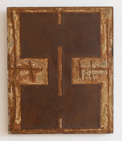 Elsa Gramcko, El Arquetipo de H&eacute;roe [The Heroe&rsquo;s Archetype], 1975. Metal sheet and diverse materials on wood, 33 7/16 x 23 9/16 in.&nbsp;(85 x 60 cm.)