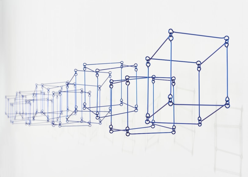 Elias Crespin, 12 cubos en l&iacute;nea bleu, 2020. Painted aluminum, nylon, motors and electronic interface, 90 1/2 x 3 15/16 in. (230 x 10 cm.)