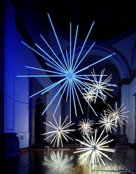 Thomas Glassford, Event Horizon, 2003. Fluorescent light, nickel over brass and electrical hardware, Laboratorio Arte Alameda, Mexico City, Mexico.