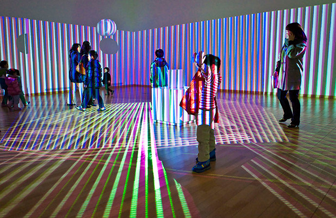 Carlos Cruz-Diez,&nbsp;Environnement Chromointerferent,&nbsp;Museum of Fine Arts, Houston, 2011
