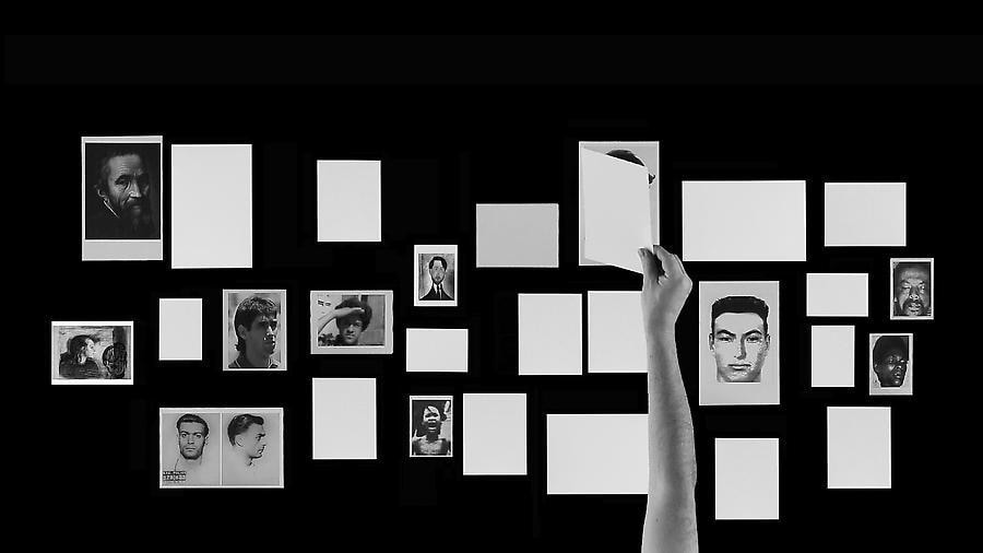 Oscar Mu&ntilde;oz, Editor Solitario, 2011, Edition 2/5, Video projection on table, 20 minutes