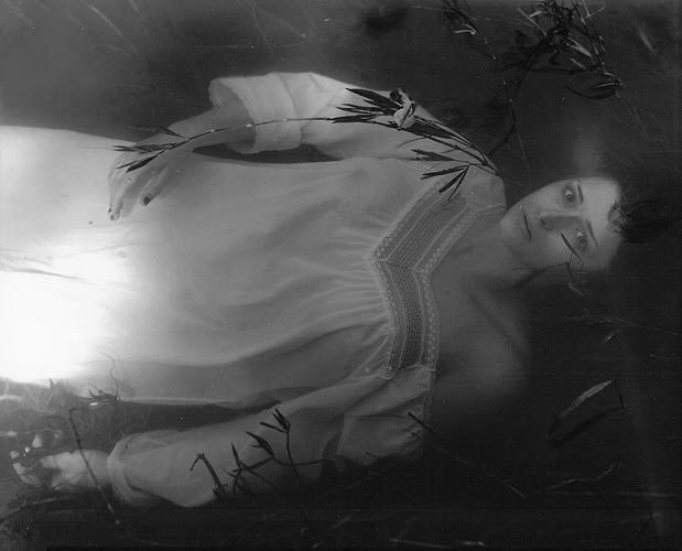 UNTITLED GELATIN SILVER PRINT
